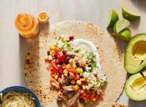 Burritos Saludables de Pollo y Frijoles Negros con Arroz de Coliflor al Cilantro y Lima