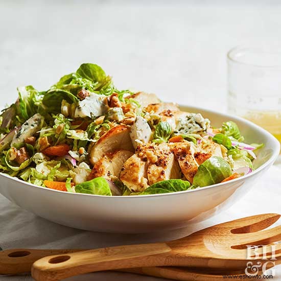 Ensalada de coles de bruselas y albaricoque 