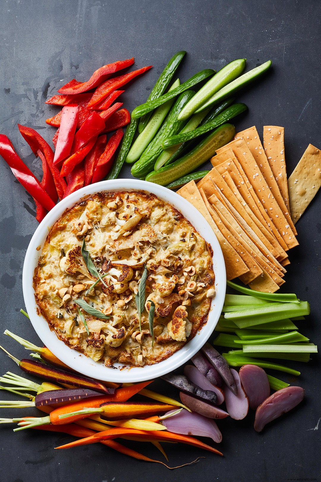 Dip de alcachofas y coliflor con mantequilla marrón 