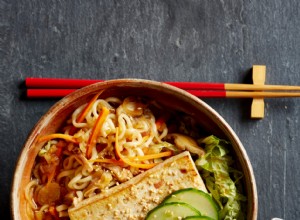 Tazón Fusión de Fideos Udon con Tofu Marinada y Huevo Semiduro