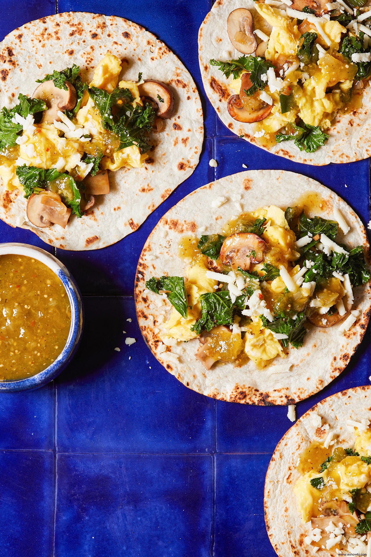 Tacos de champiñones, col rizada y huevo 