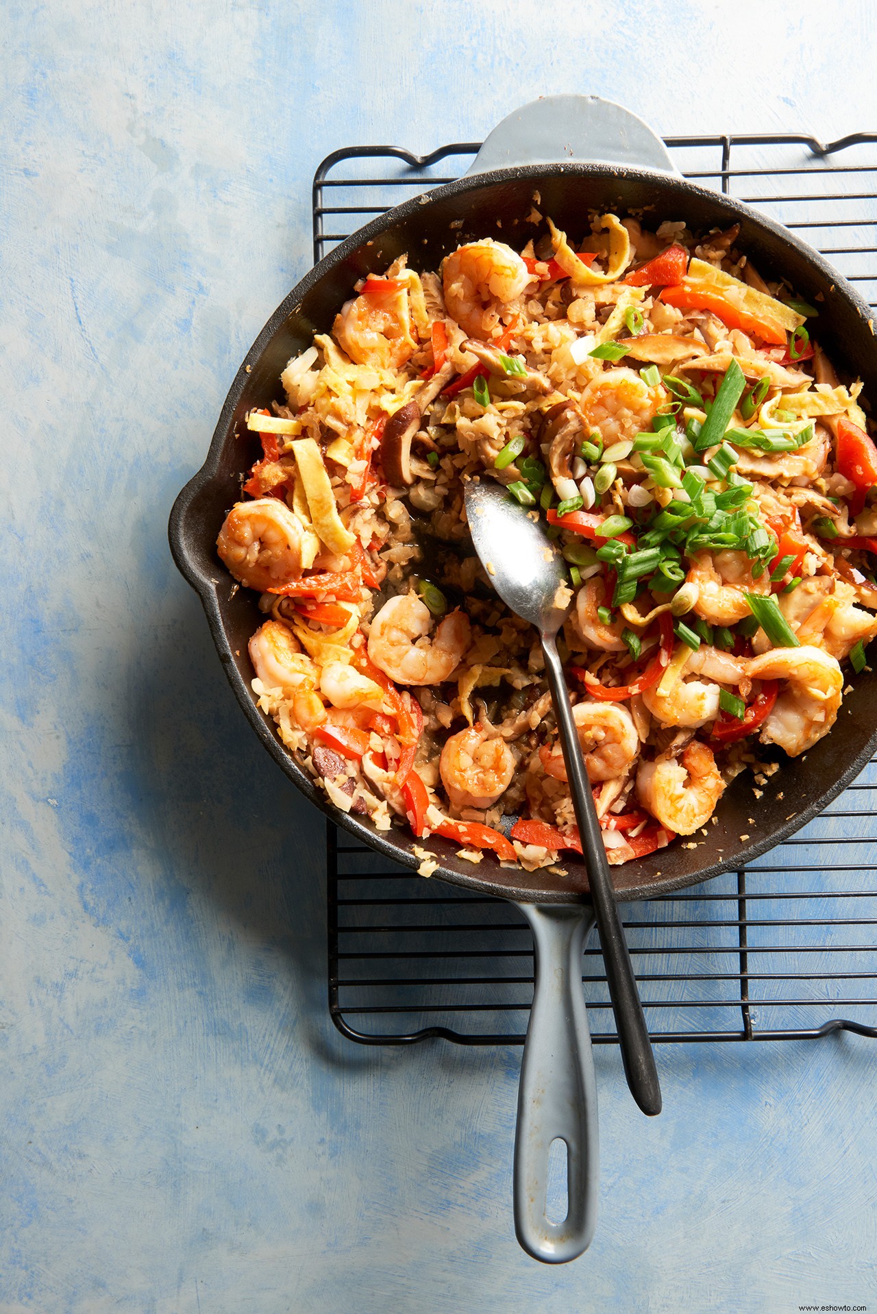 Arroz con colirrábano frito con gambas 