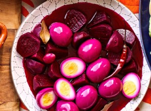 Huevos en Escabeche Picantes con Remolacha: Receta Fácil y Colorida