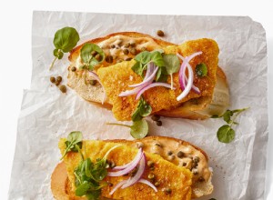 Sándwiches abiertos de pescado crujiente 