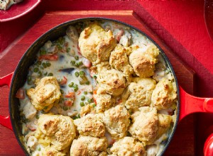 Pastel de pollo y galletas 