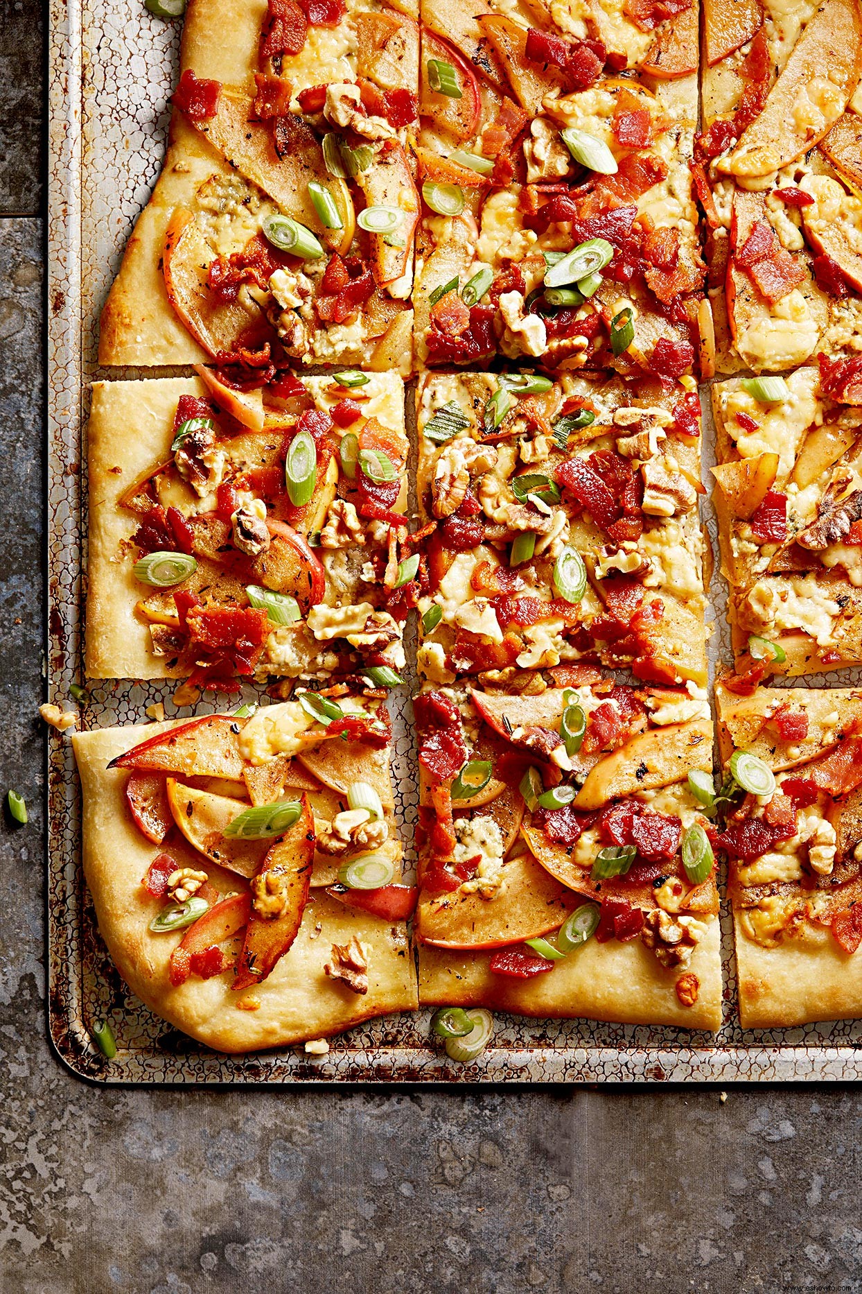 Pizza de manzana con tocino 