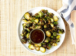 Coles de Bruselas Crujientes en Freidora de Aire con Salsa Dulce Picante