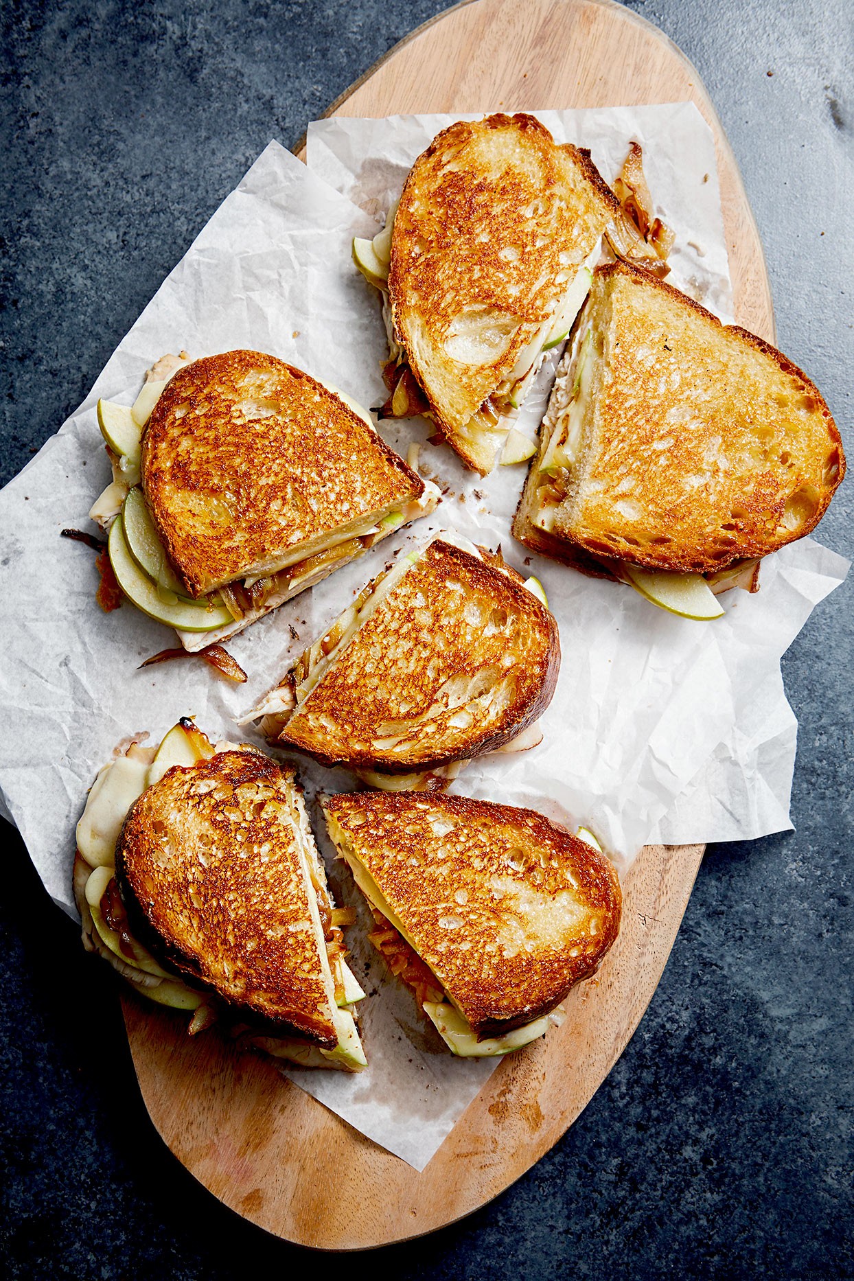 Sándwiches De Pavo Y Manzana A La Parrilla Con Queso 