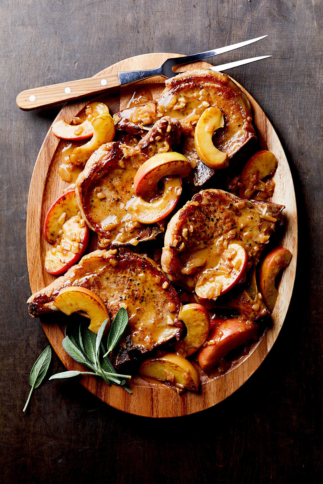 Chuletas De Cerdo Con Manzanas Y Crema 