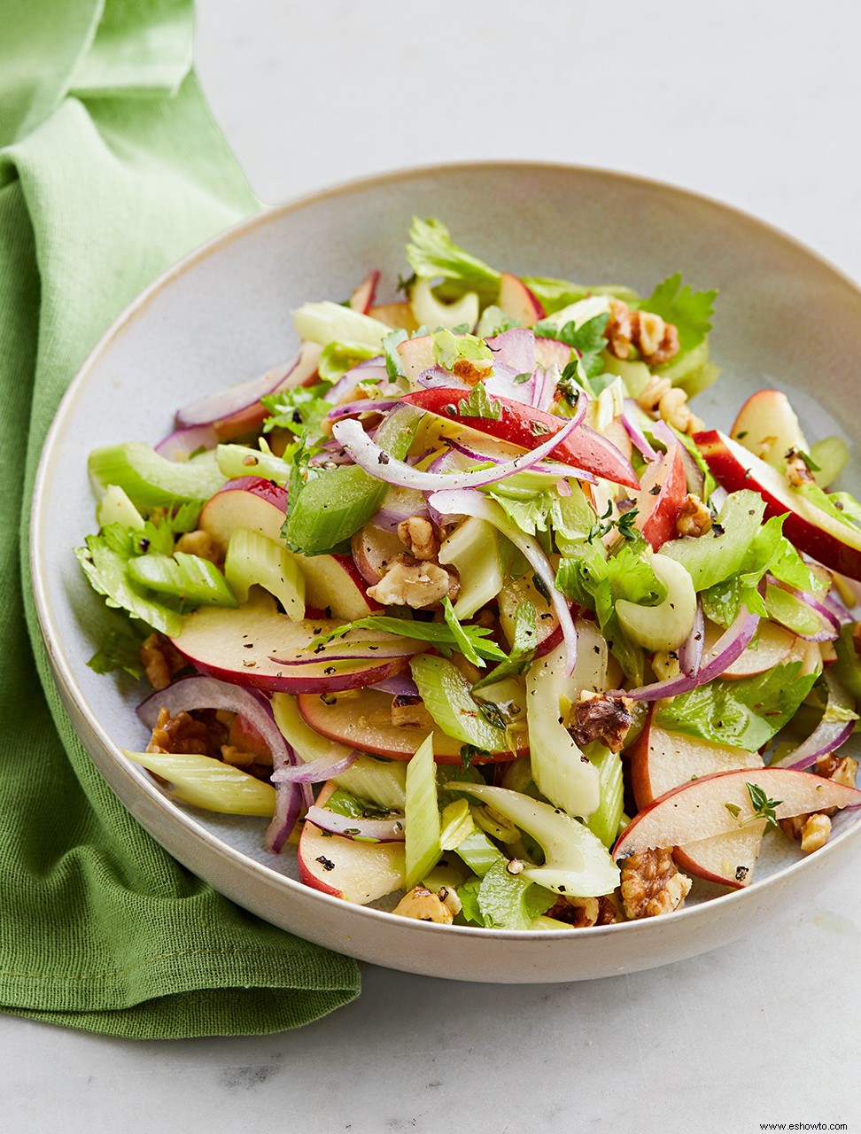 Ensalada De Apio Y Manzana Con Nueces 