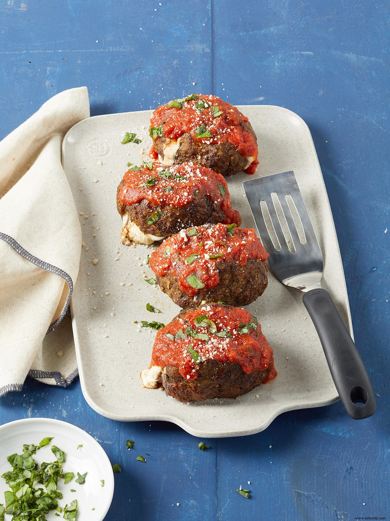 Mini albóndigas italianas fritas al aire rellenas de queso 