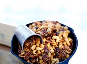 Nueces Mixtas con Arce y Romero: Snack Irresistible y Fácil de Preparar