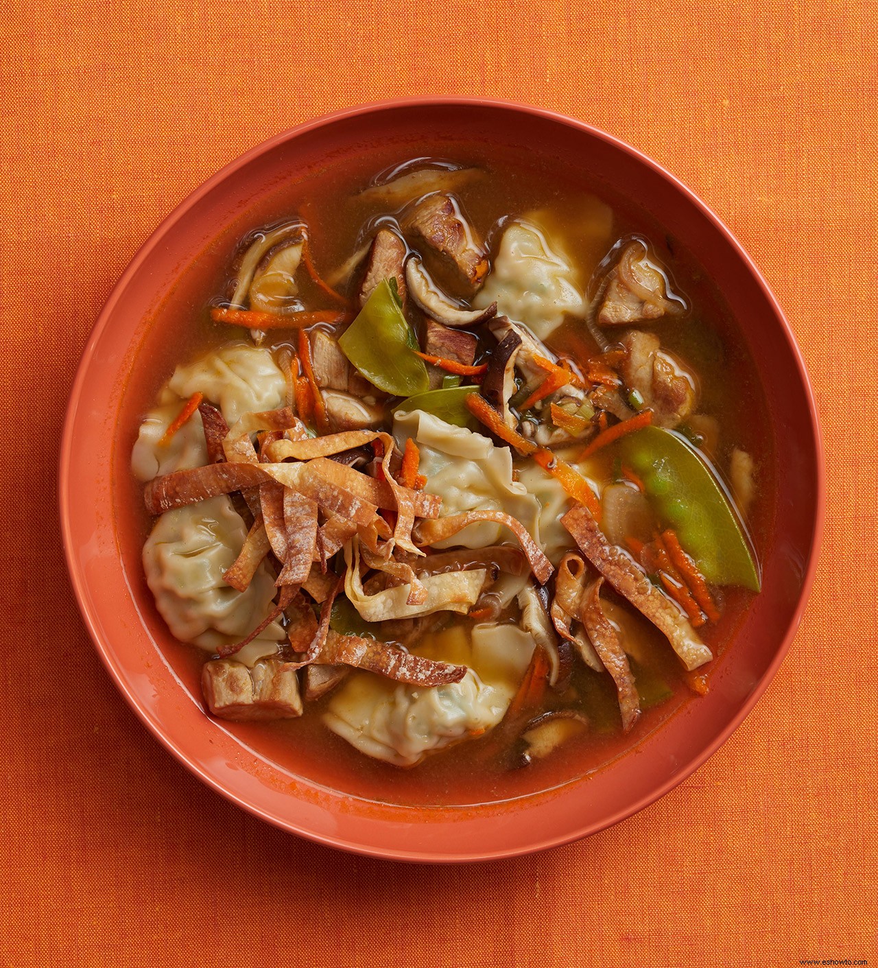 Sopa wonton de cerdo preparada con anticipación 