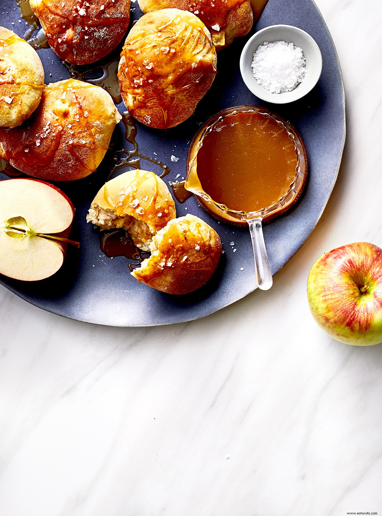 Buñuelos De Manzana Fritos Al Aire Con Salsa De Caramelo Salado 