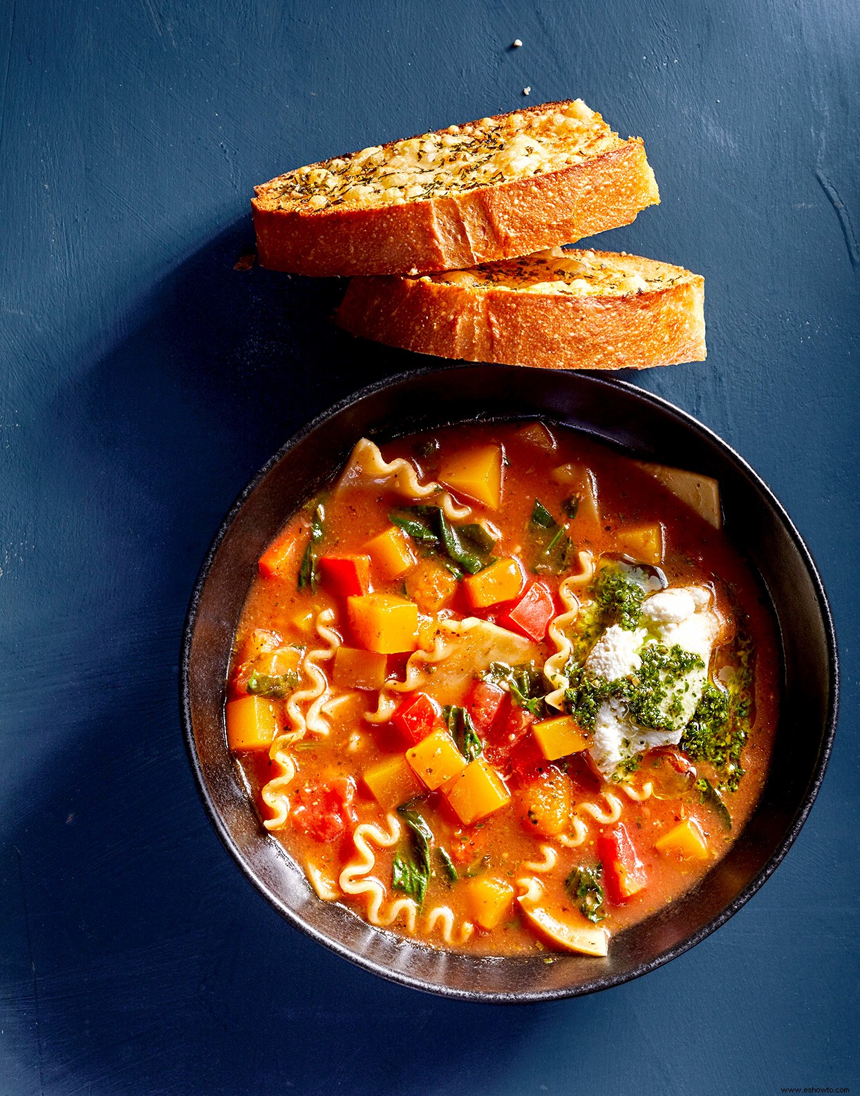 Sopa de lasaña de verduras y pesto 