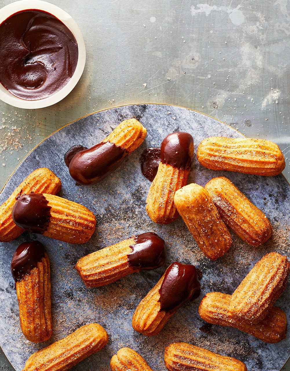 Churros fritos al aire con salsa de chocolate 