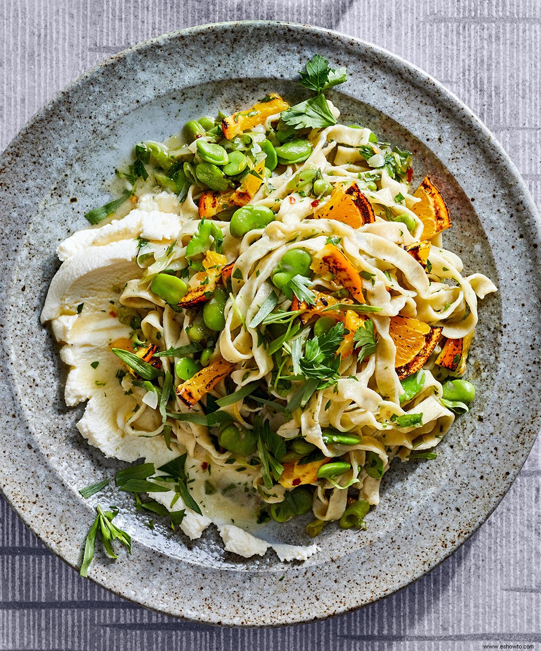 Linguini con Hierbas y Naranja Quemada 