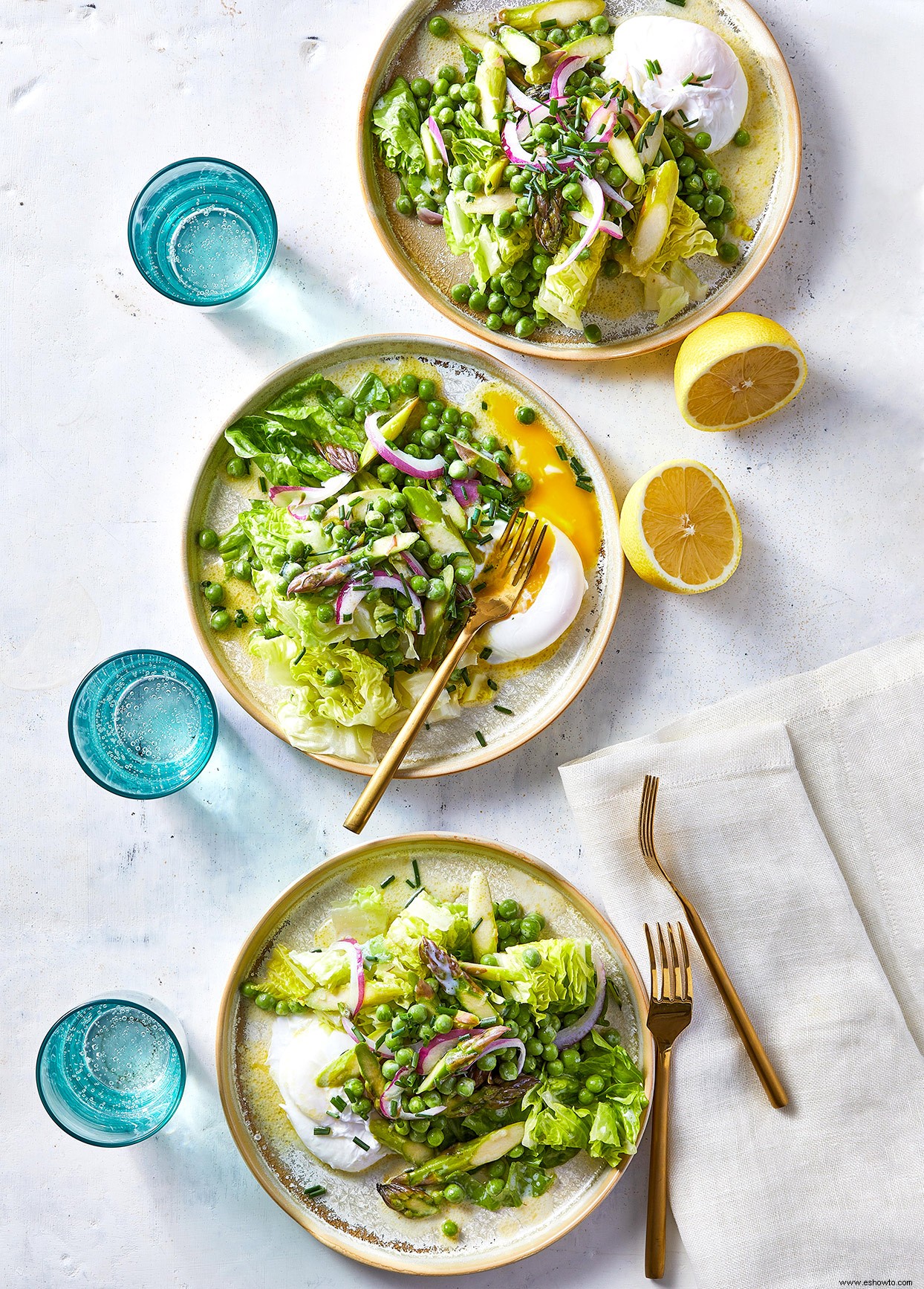 Ensalada De Espárragos Con Guisantes Marinados Y Lechuga Little Gem 