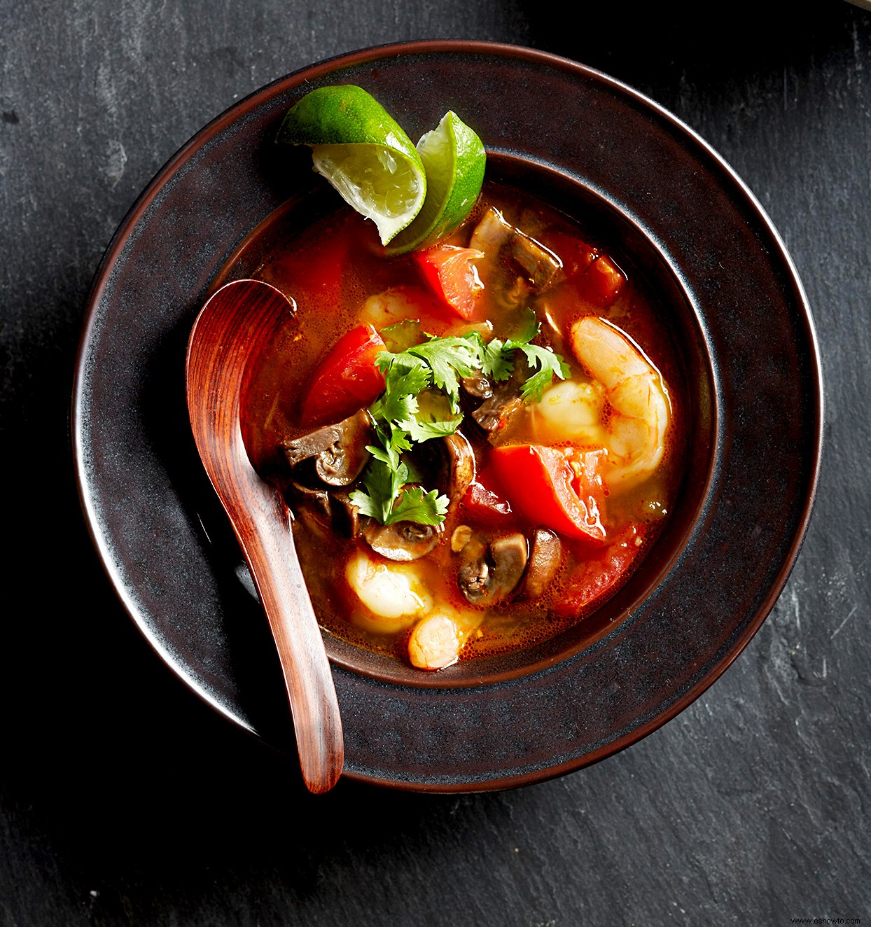 Sopa picante de camarones Tom Yum 