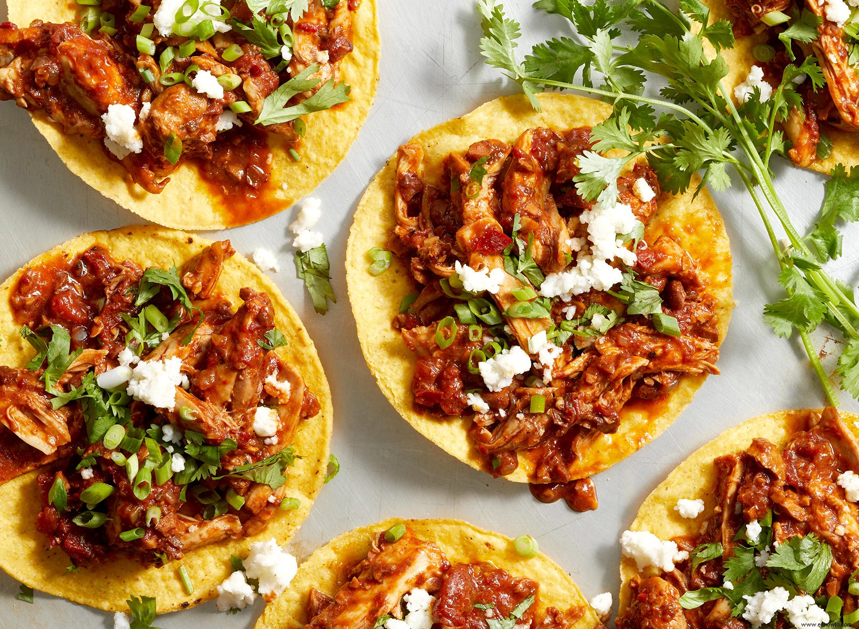 Tostadas De Pollo Con Mole 