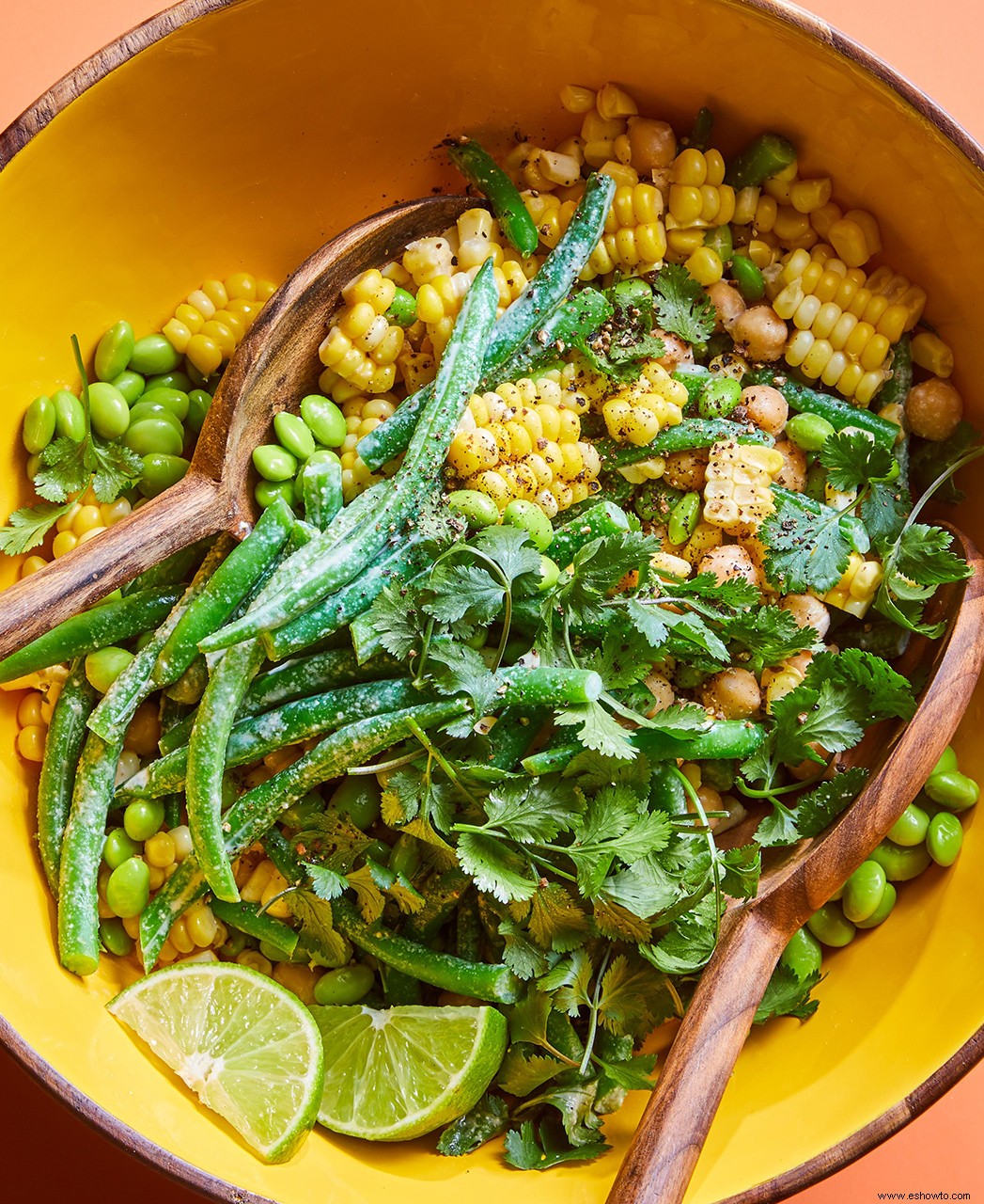 Ensalada De Tres Frijoles Con Aderezo De Tahini Y Lima 