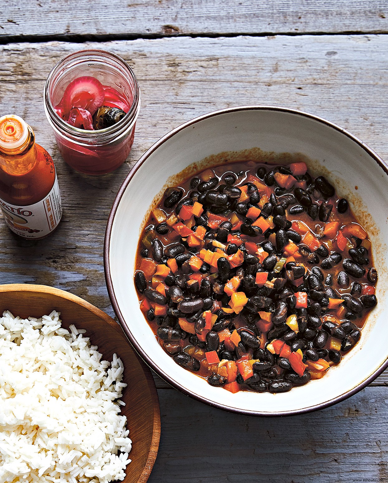 Frijoles negros con aroma a naranja al estilo cubano 