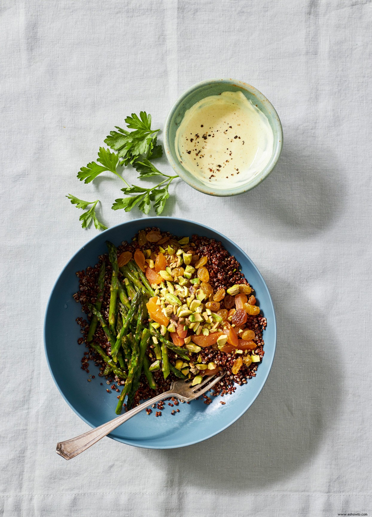 Tazones De Espárragos Y Pistacho Y Quinoa 