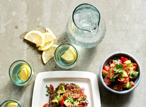 Empanadas Saludables de Frijoles Negros y Arroz con Salsa Fresca de Tomate y Aguacate