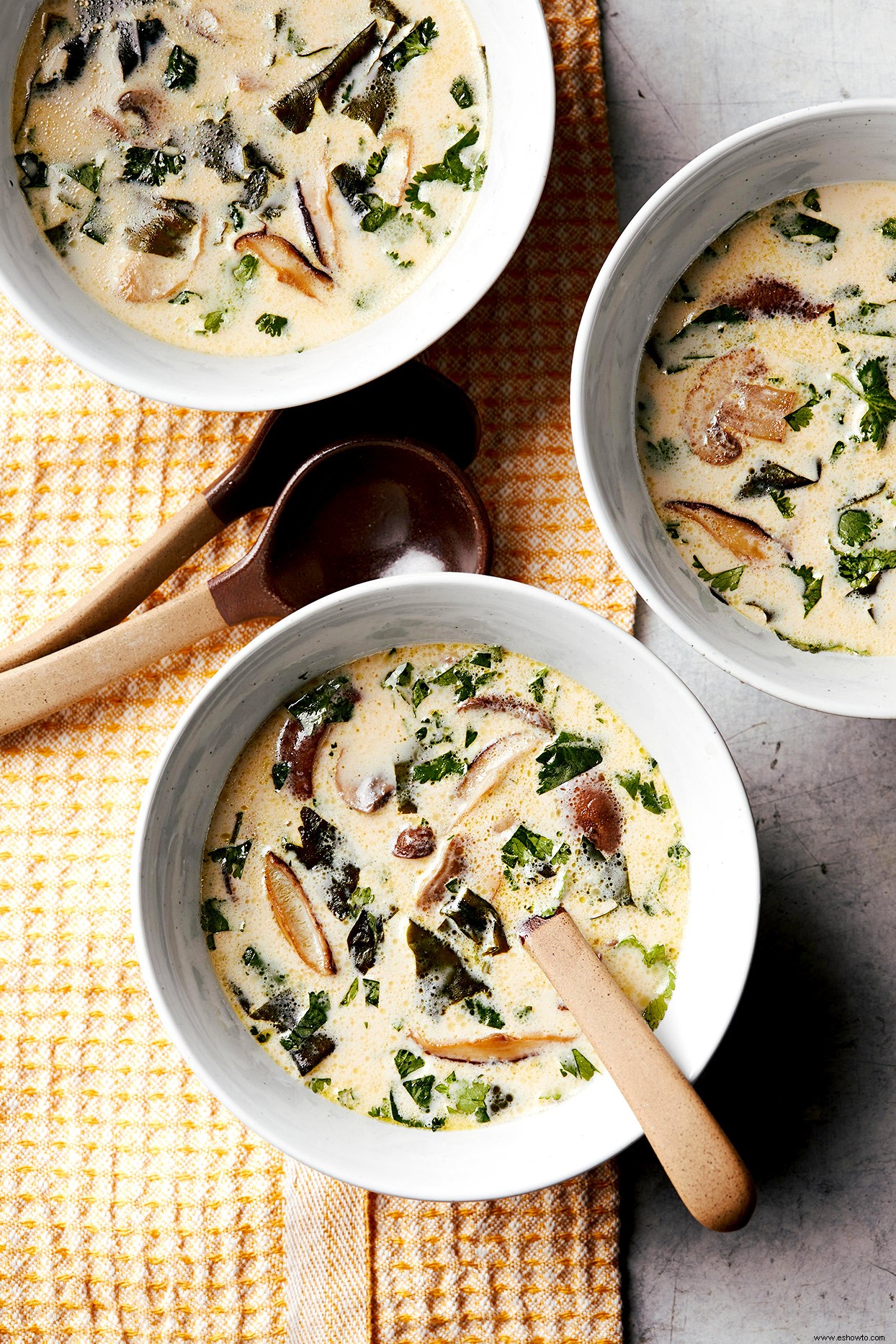 Sopa De Hongos Tamari Y Coco 