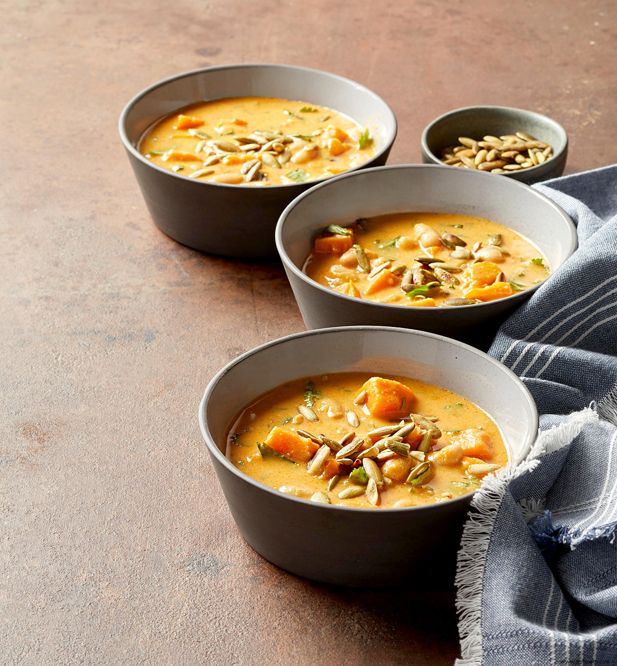 Sopa de boniato al curry y cacahuetes 