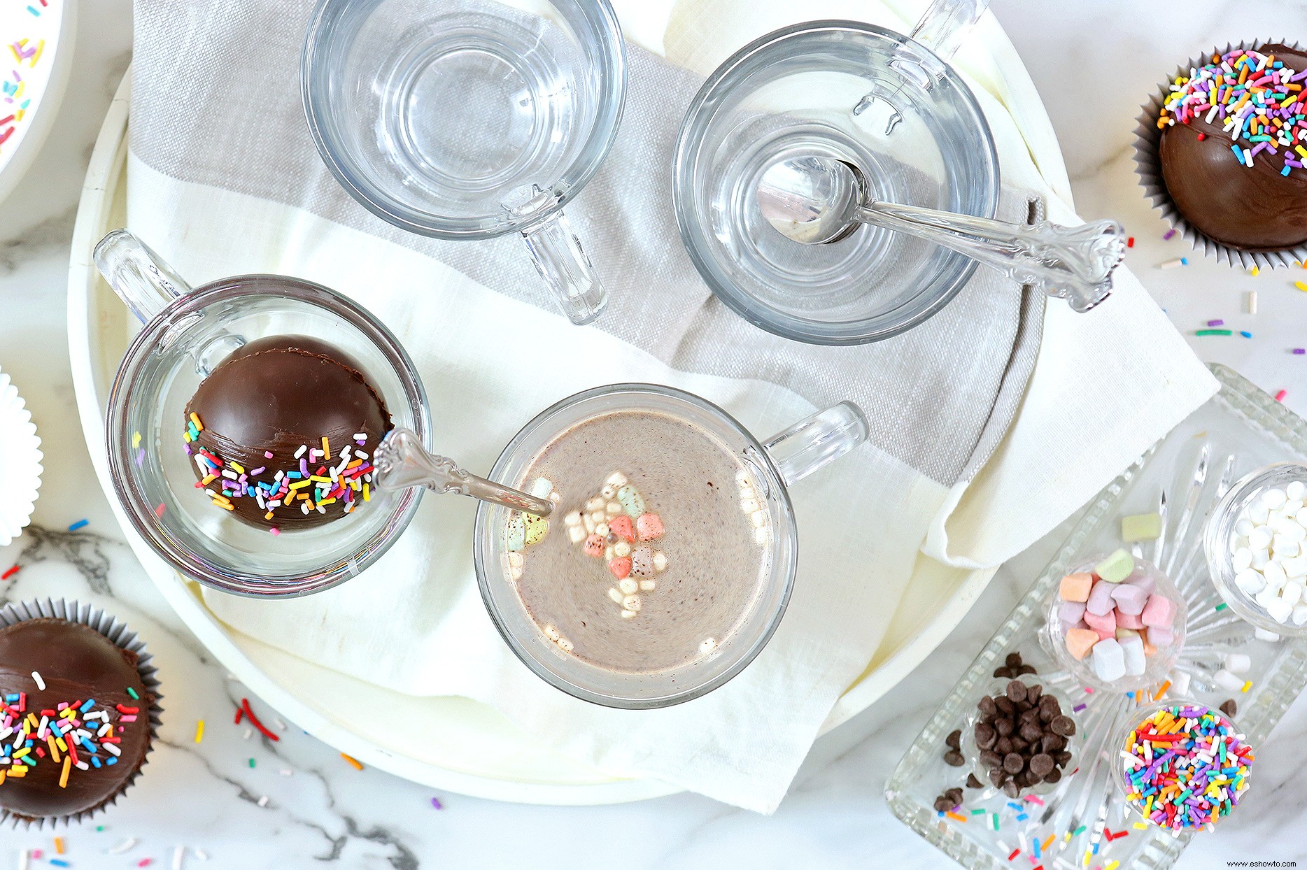 Bombas de chocolate caliente de bricolaje con malvaviscos 