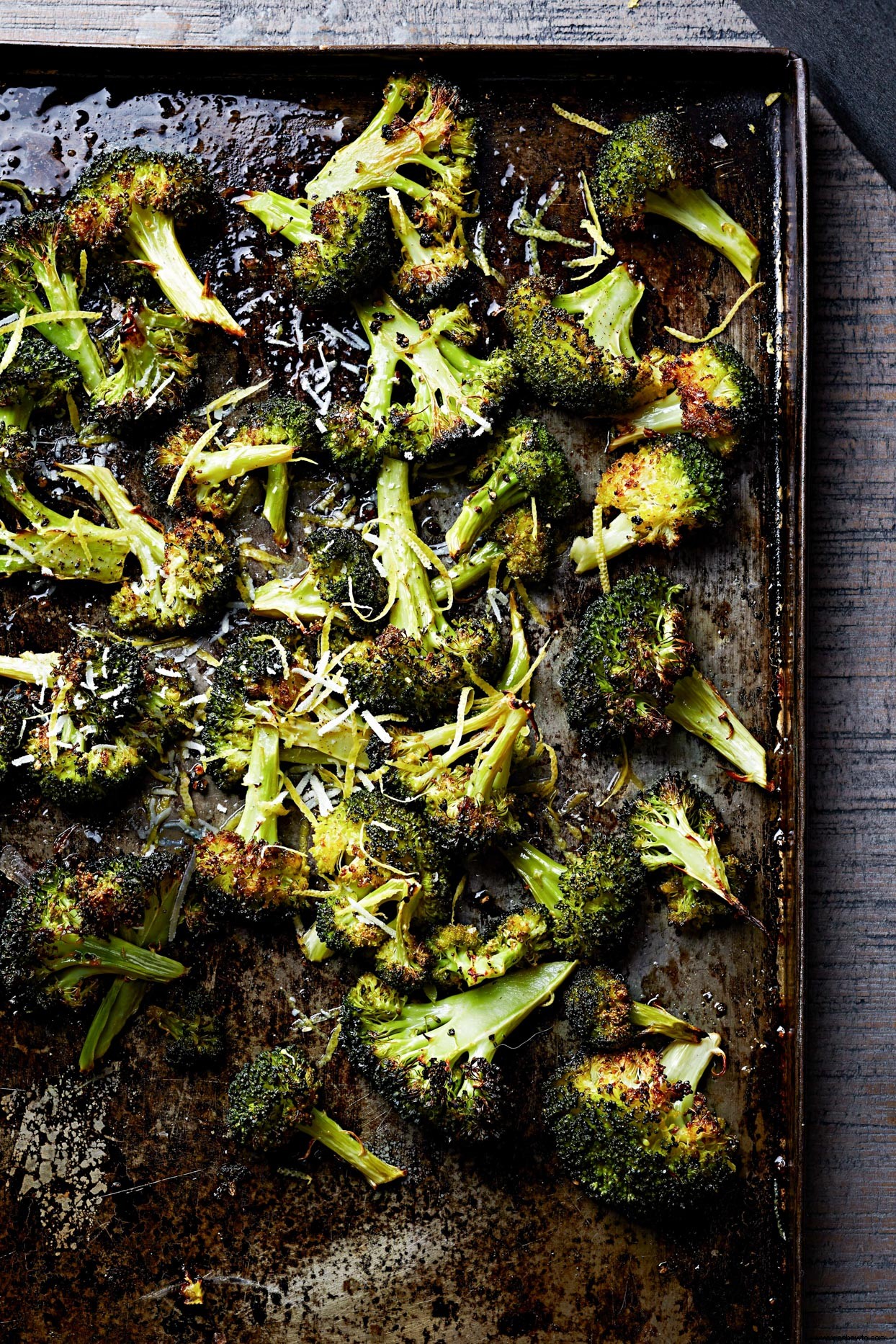 Brócoli asado fácil con pecorino y limón 