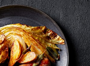 Salchichas Asadas con Repollo, Papas y Salvia: Receta de Vegetales de Otoño