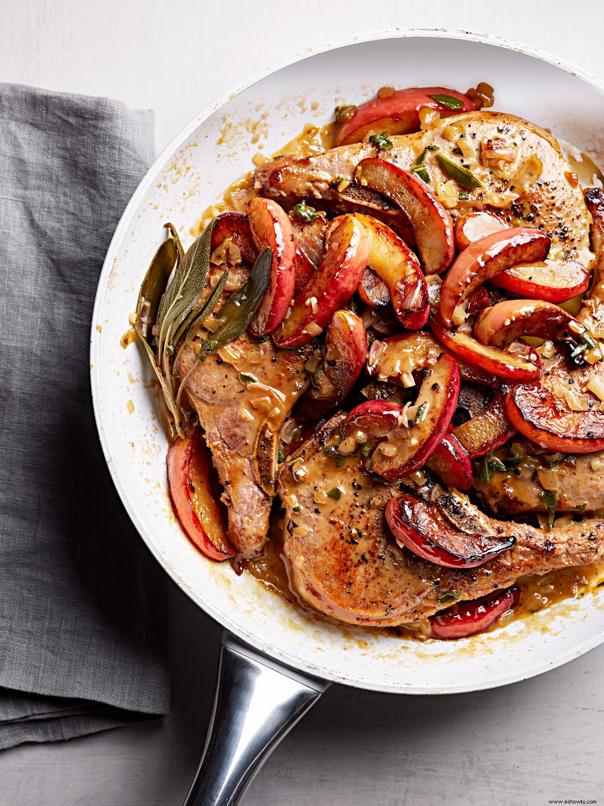 Chuletas De Cerdo Estofadas Con Manzanas Y Crema 