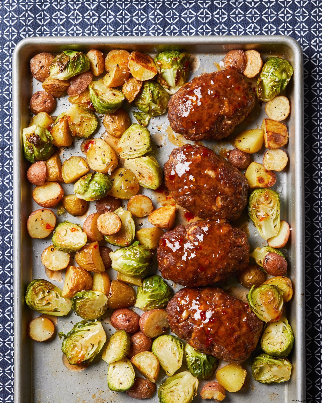 Mini Panes De Carne Con Coles De Bruselas Y Patatas 