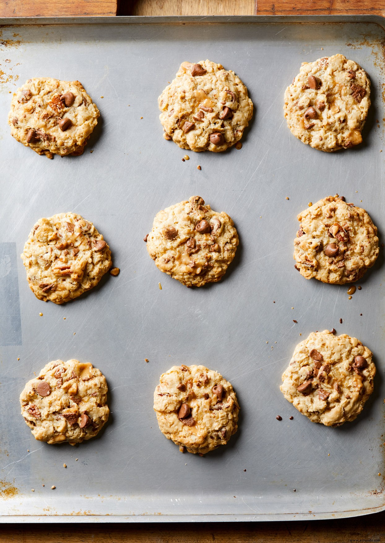 Galletas de chispas de chocolate doradas con mantequilla y toffee 