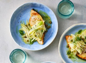 Pez Espada Asado con Ensalada de Hinojo y Alcaparras: Receta Rápida y Saludable