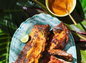 Receta de Costillas de Cerdo Dulces y Picantes con Salsa de Mango y Ensalada de Repollo Ahumado