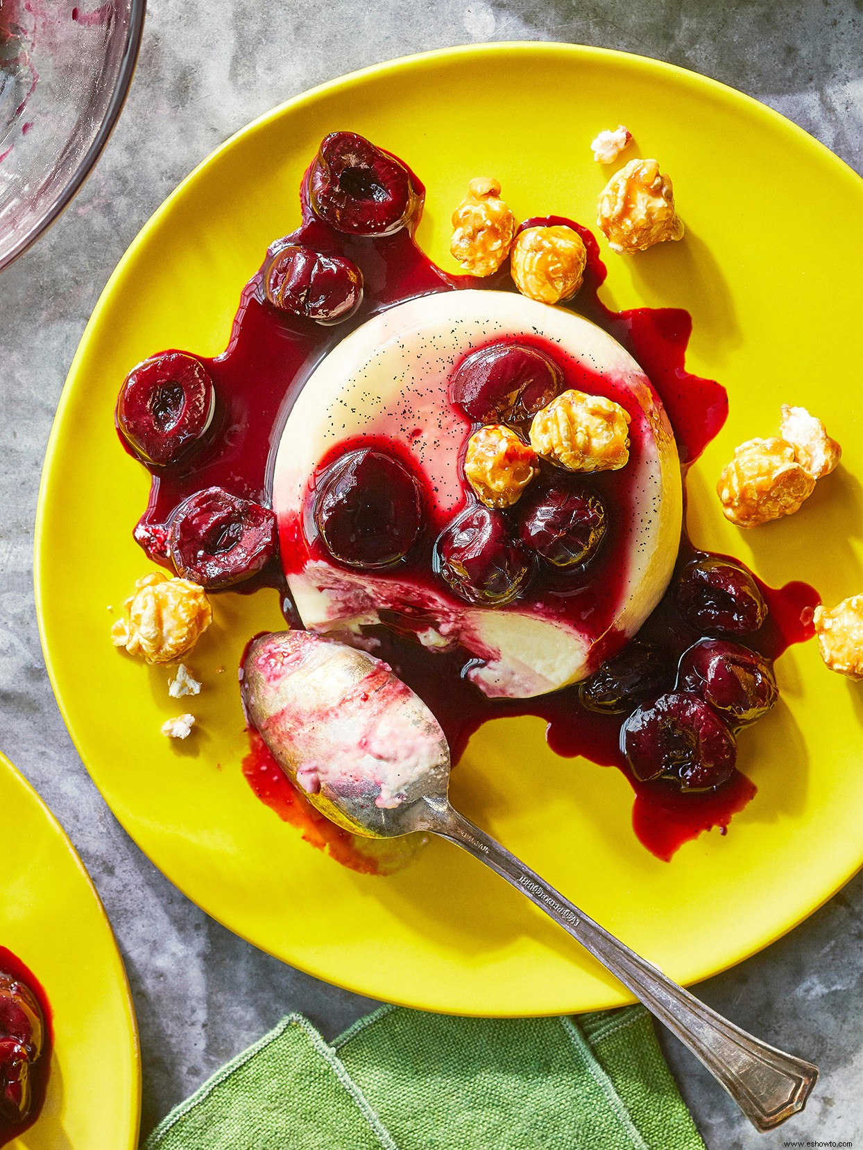 Panna cotta de maíz dulce con compota de cereza y vainilla 