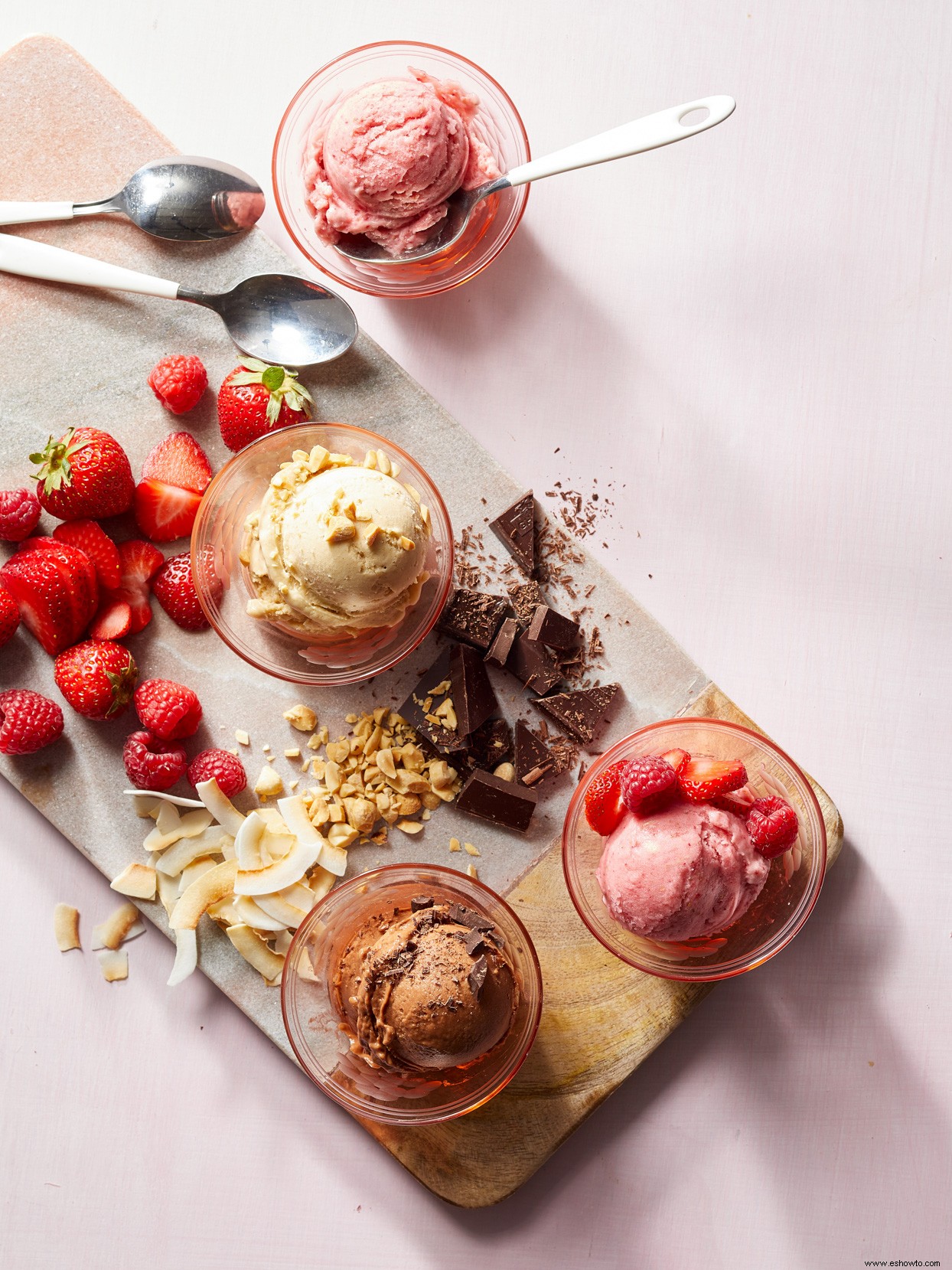 Helado de plátano con mantequilla de maní, chocolate o bayas 