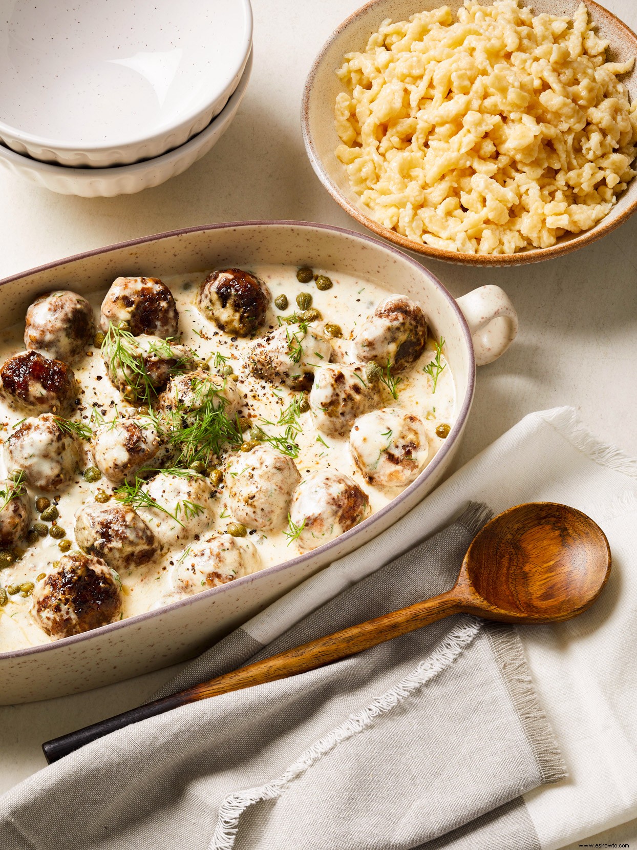 Albóndigas alemanas en salsa de crema de alcaparras 