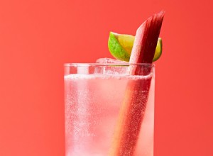 Cóctel Refrescante de Ruibarbo y Jengibre: Receta Fácil y Probada