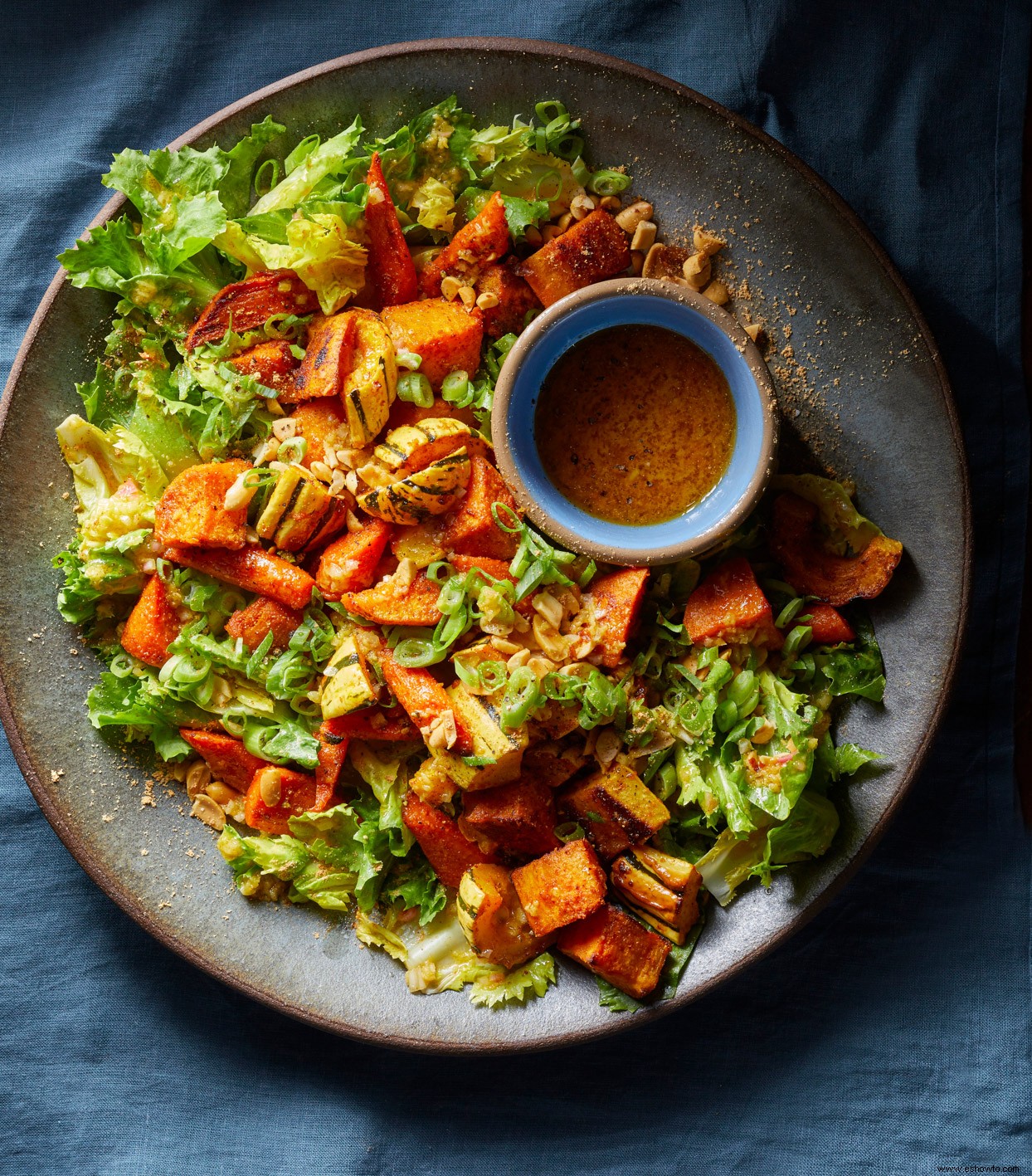 Ensalada picante con verduras asadas 