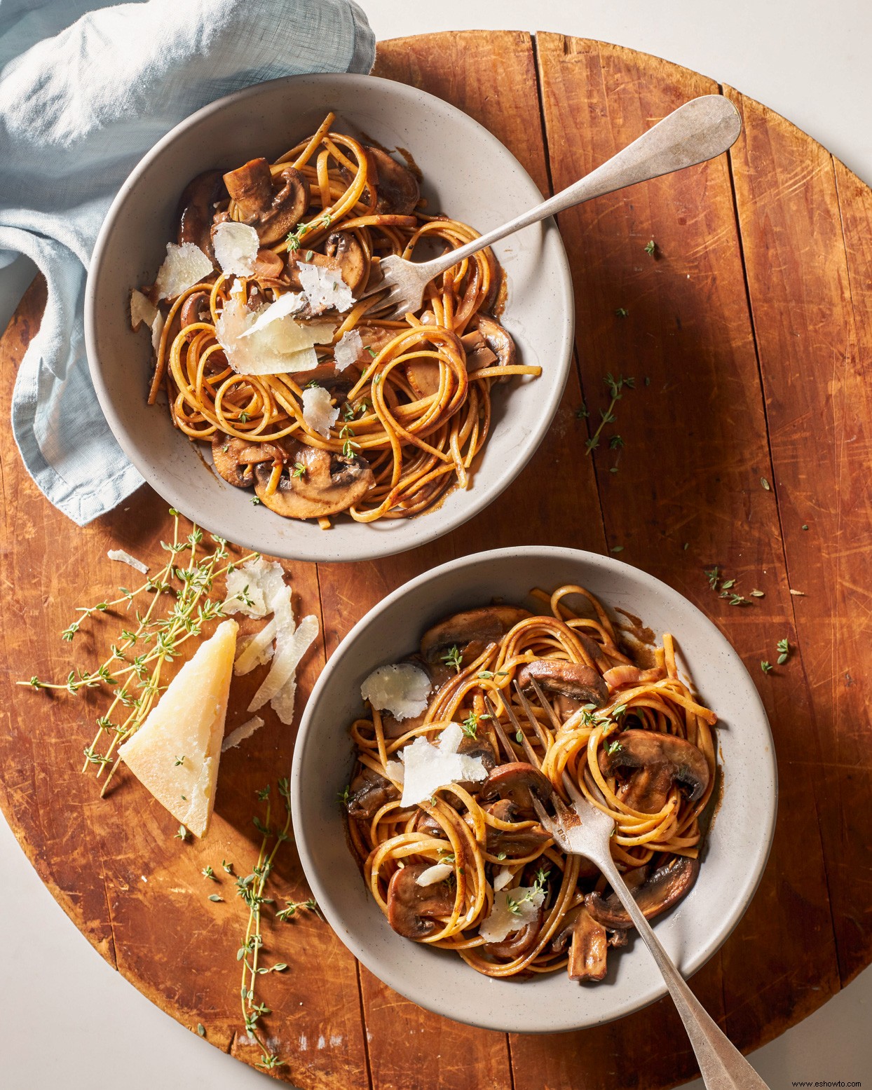 Linguine cremoso de ajo asado y champiñones 