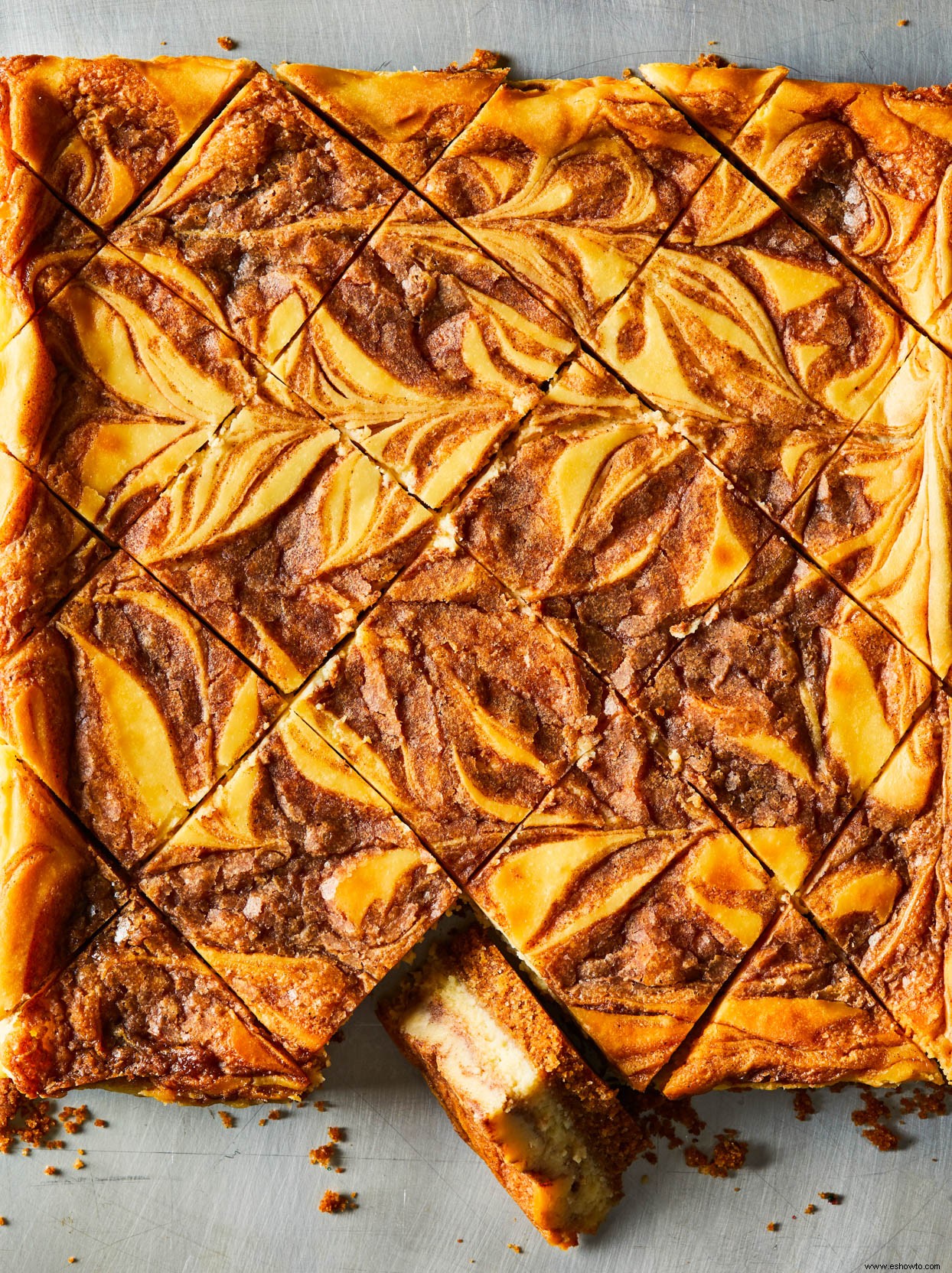 Barras de pastel de queso con rollo de canela 