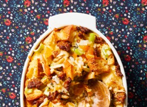 Aderezo de Budín de Pan Salado con Salchicha Picante y Albaricoques