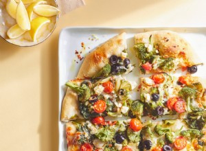 Pizza Verde en Bandeja: Receta Italiana Rápida con Escarola y Brócoli