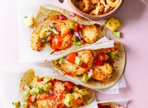 Tacos de camarones con coco en freidora de aire con salsa de piña y aguacate