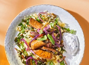 Cuscús de Acelga Arcoíris con Longaniza Picante y Cebolla Morada: Receta Fácil y Sabrosa