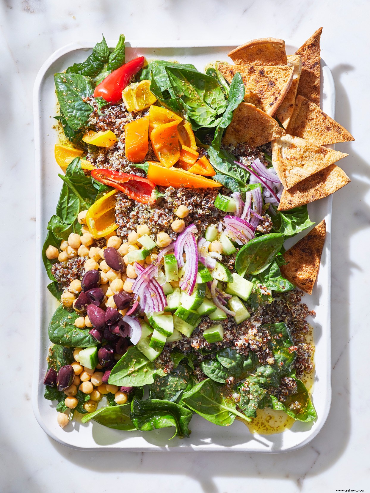 Ensalada De Quinoa De Inspiración Griega Con Aderezo De Limón Y Feta 